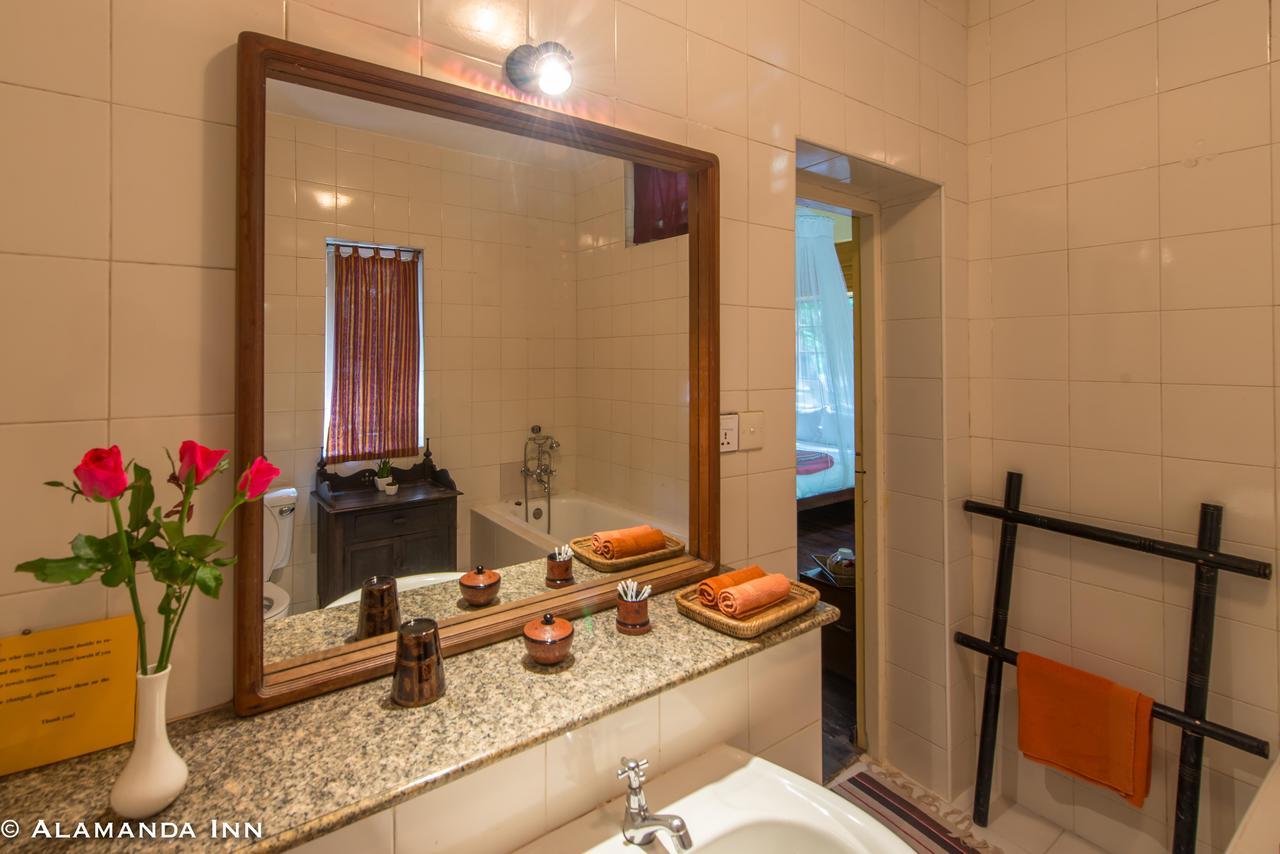 Alamanda Inn, Boutique Hotel&French Restaurant Yangon Extérieur photo
